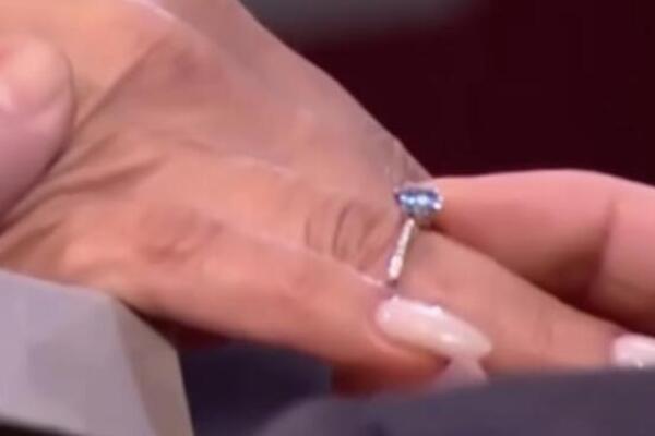 DA LI JOJ JE UVALIO LAŽNJAK? Mina se oglasila nakon spekulacija o VERENIČKOM PRSTENU - Kasper ga kupio OVDE?