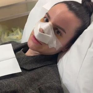 UZNEMIRUJUĆI PRIZOR ZVEZDE GRANDA! Leži u bolničkom krevetu, a pola glave joj u ZAVOJIMA!