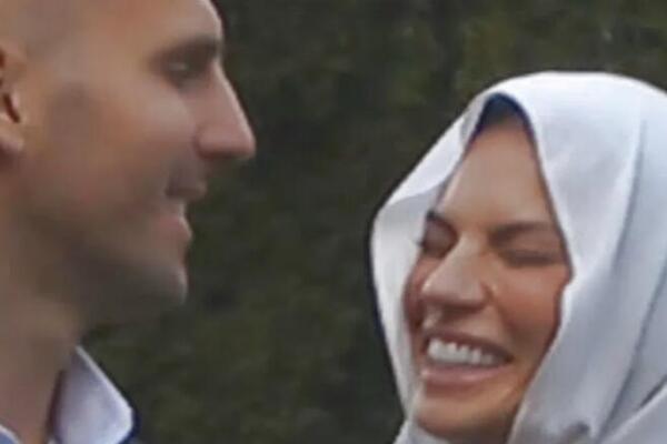 OBJAVLJENE SLIKE SA VENČANJA DANIJELE DIMITROVSKE! Glavu POKRILA, a umesto VENČANICE - obukla KAPUT