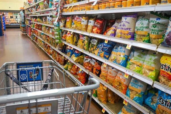 GUMENE BOMBONE ZA SPAVANJE, SIR U SPREJU: Denis pokazao proizvode iz američkog supermarketa, DA TI SE SMUČI ŽIVOT!