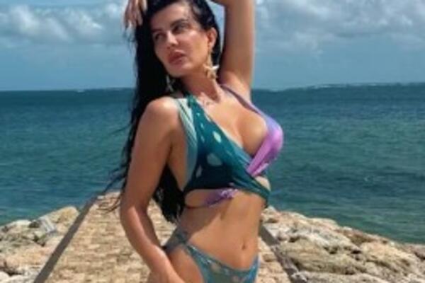 PAŽLJIVO UĐITE U VRUĆU GALERIJU! Olja kao izvajana: Beograđani se zaledili, a njoj VRUĆINA - POPRSJE SVI ZUMIRAJU