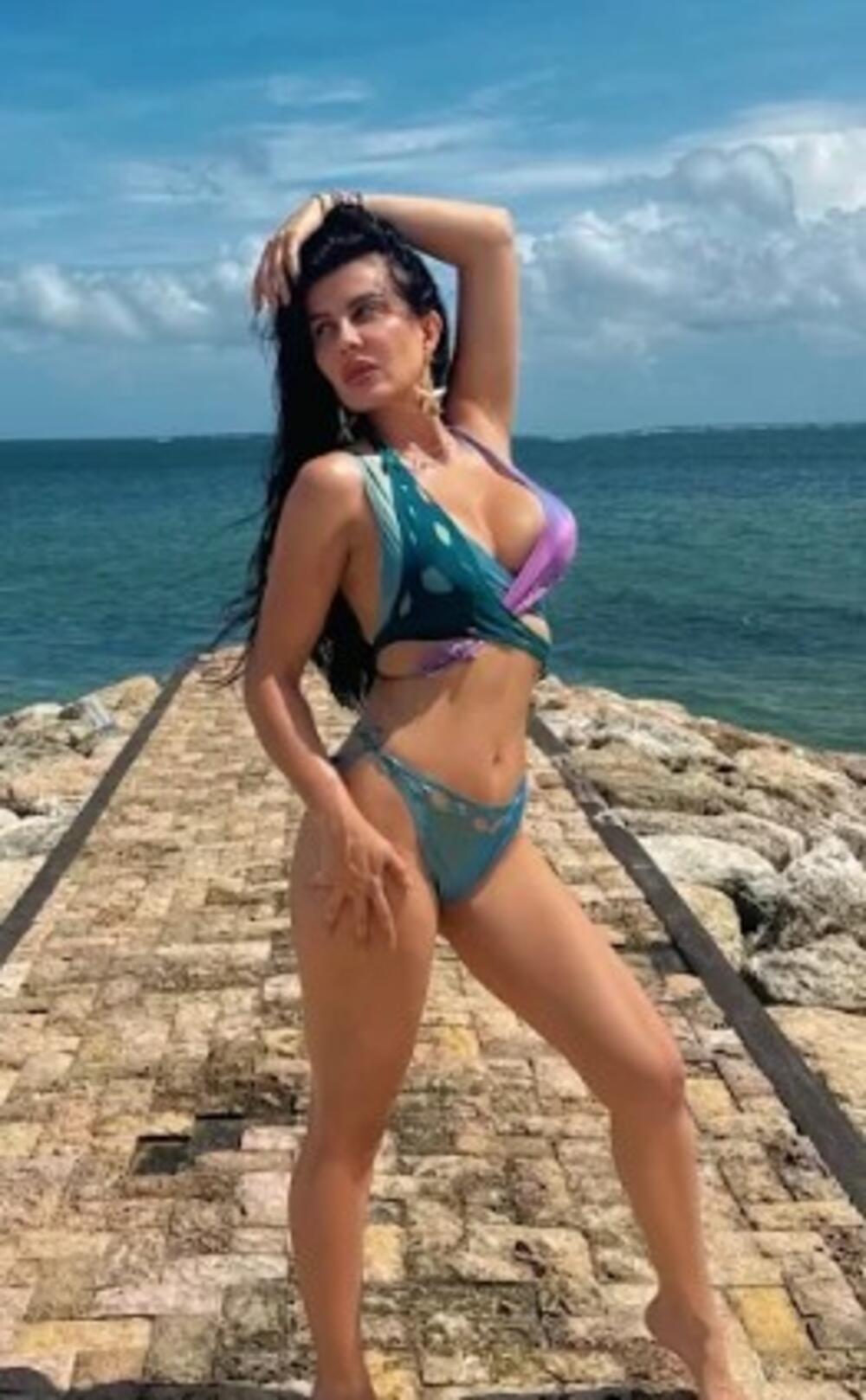 PAŽLJIVO UĐITE U VRUĆU GALERIJU! Olja kao izvajana: Beograđani se zaledili, a njoj VRUĆINA - POPRSJE SVI ZUMIRAJU