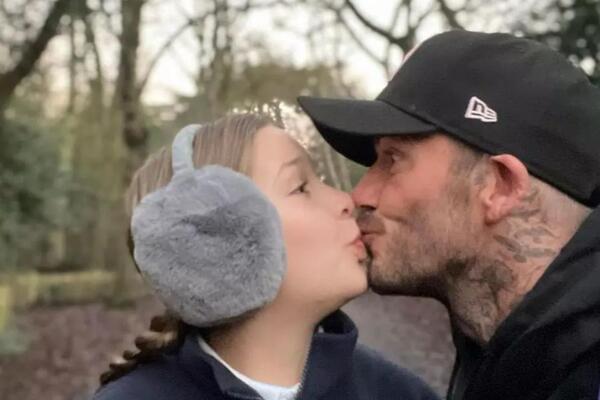 DA LI SE OVAKO LJUBI ĆERKA? Otac je "DOHVATI" GDE STIGNE, narod zgrožen NIVOOM PRISNOSTI - ovo nema nigde