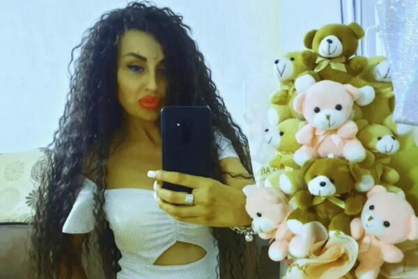 "UCENJIVAO ME DA SPAVAM SA POZNATIM PEVAČEM": Jelena bila tipovana od strane MENADŽERA, izneto sve