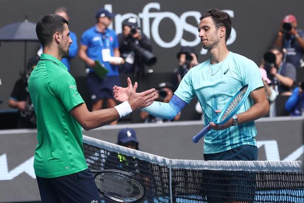 Đoković šokantno u polufinalu Australijan opena, Museti mu predao meč posle vođstva od 2:0 u setovima