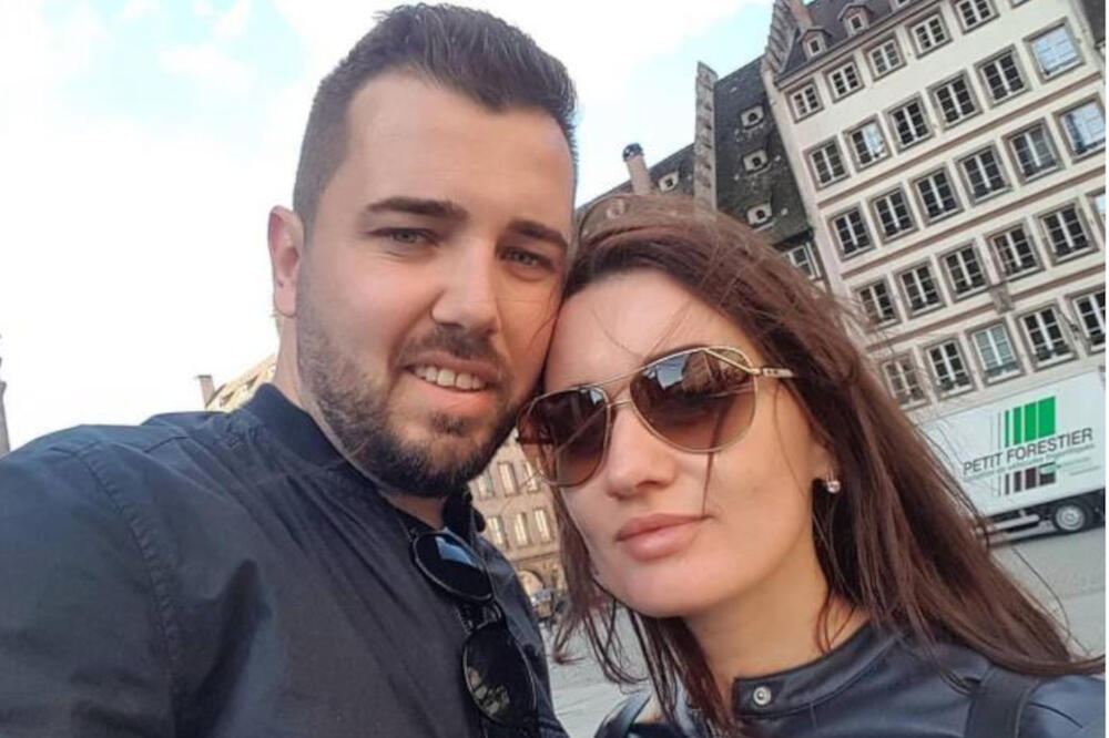 ACA KOS SAD ŽIVI SA ČEDOM, A BIO JE OŽENJEN RUSKINJOM NATALIJOM KOJA PREDAJE NEMAČKI: Kao lutkica je! (FOTO)