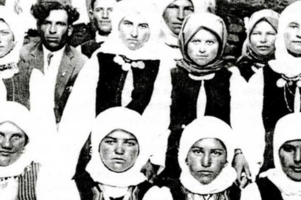 "ŽENSKO DETE ČIM SE RODI, TO JE TUĐA KUĆA: Zbog običaja u Srbiji, ljudi sve više negoduju, pala teška pljuvačina!