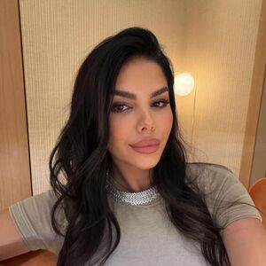 CELA ZEMLJA JE PROZIVA DA NOSI FEJK STVARI, A SAD NA SEBE STAVILA MILION EVRA! Od prizora možete da OSLEPITE