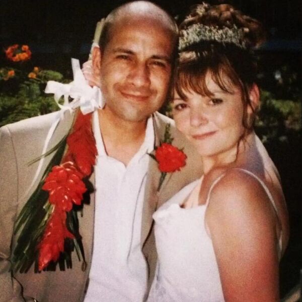 "DOK SMO VODILE LJUBAV, OSETILA SAM..." Udovica šokirala priznanjem o intimnim odnosom sa ženom i duhom svog muža!