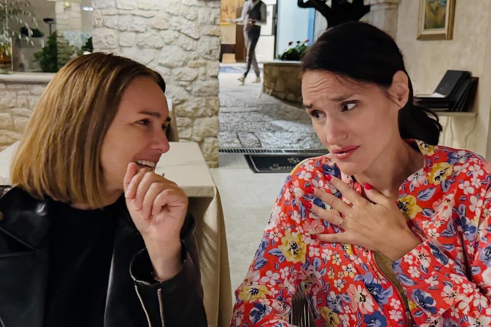 &bdquo;ZNAM ME JA&ldquo; &ndash; SNAGA ISKRENOSTI I PRIJATELJSTVA NOVA BALADA MARIJE MIRKOVIĆ I BEBE BALAŠEVIĆ