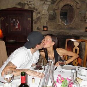 U JEKU AFERE POJAVILA SE I INTIMA IZ KREVETA! Sad svi imaju i ovu fotografiju u TELEFONU - GOLA KO OD MAJKE ROĐENA