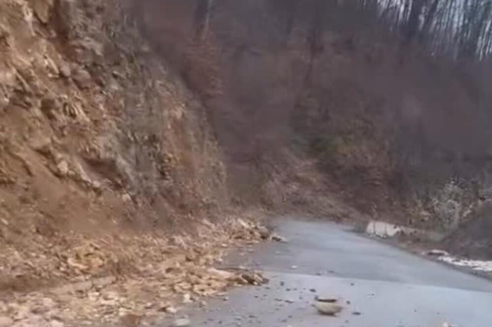 VOZAČI, OPREZ! KAMENJE NASRED PUTA, PRIKOČITE: Ova deonica u Srbiji je trenutno najopasnija! (VIDEO)