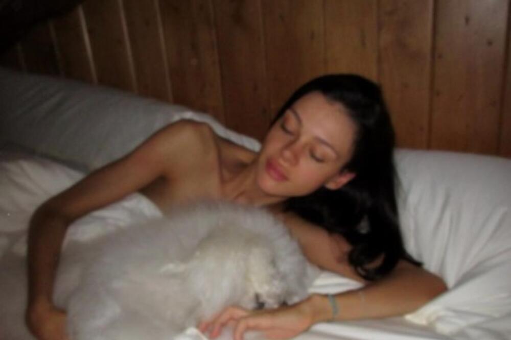 U JEKU AFERE POJAVILA SE I INTIMA IZ KREVETA! "BLUDNI SIN" podelio sa svima vrelu fotku - GOLA KO OD MAJKE ROĐENA