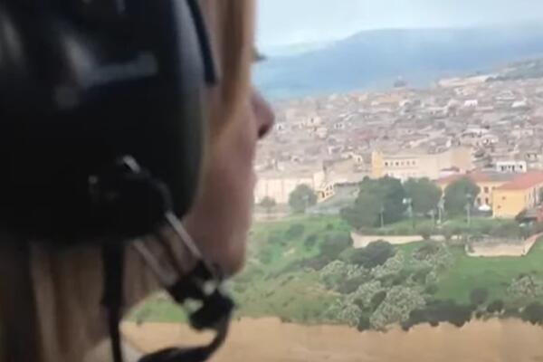 KATASTROFA U ITALIJI: 1500 ljudi ostalo bez doma zbog KLIZIŠTA, ĐORĐA MELONI iz helikoptera nadgleda... (VIDEO)