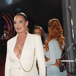 DRUGARICE, PROKLETNICE! Rukom joj vraćala SILIKON u ZADNJICU, delile dobro i zlo - i ovo da joj URADI?