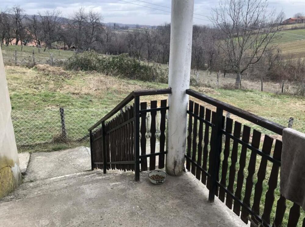 Prodaju se dve kuće u Šumadiji