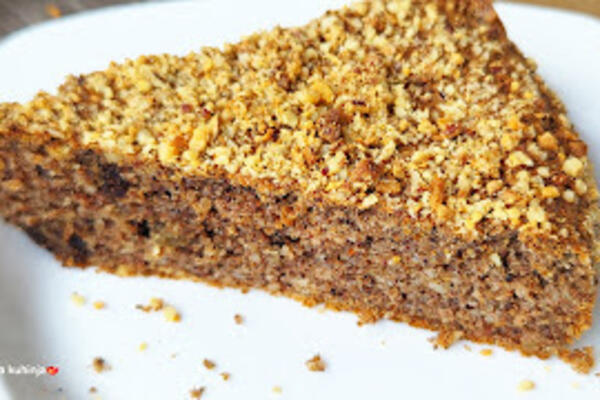 Poslastica san snova: Mirisni kolač sa rogačem i pečenim bademima, svi će vam tražiti još jedno parče