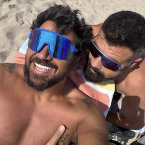 ZAŠTO AZISU NIKO NE VERUJE DA MU JE OVO NOVI MUŽ? Cure i fotografije - neki tvrde da je LEKAR, a neki da je LAŽ