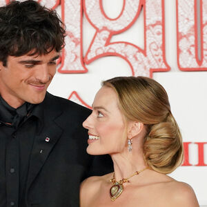 8 MILIONA DOLARA! Plavuša zabezeknula narod na crvenom tepihu - cena ovog modnog detalja patosirala i MILIONERE