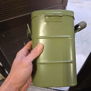 Hrvat u podrumu zgrade pronašao predmet iz doba JNA, sadržaj ga je šokirao! Kad je saznao šta je zapravo... (FOTO)