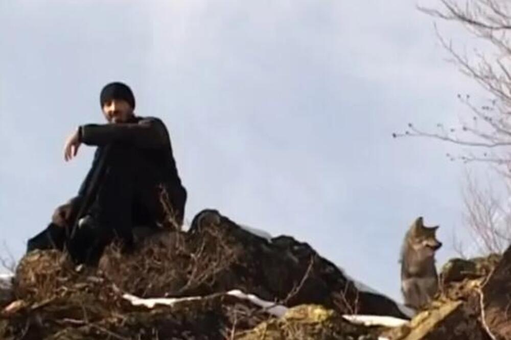 Srpski monah Amvrosije pripitomio vučicu, sa njom i hleb delio: Ljudi se pobunili, ali onda se desilo neočekivano