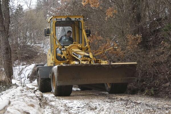 Mašine se ne gase, čini se sve da meštanima bude lakše: Ovo je ostalo iza poplave u ovom delu Srbije (FOTO)