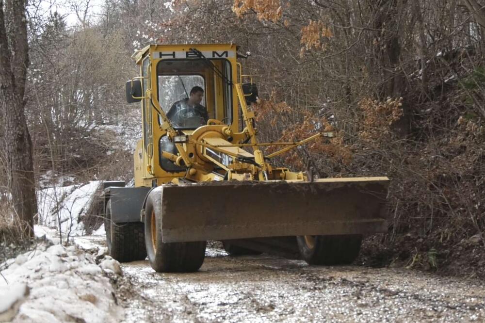 Mašine se ne gase, čini se sve da meštanima bude lakše: Ovo je ostalo iza poplave u ovom delu Srbije (FOTO)