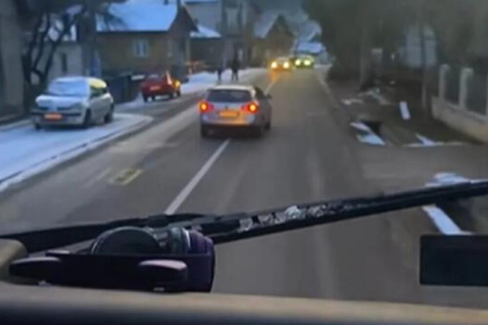 STRAVIČAN SNIMAK IZ VLASOTINCA KRUŽI INTERNETOM: Malo fali da ubije i sebe i onog ko naiđe, DA LI JE OVO MOGUĆE?!