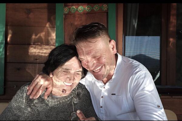 Pesma o majci koja je rasplakala region: Dirljiva priča Radeta Jezdića