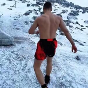 VETROVI ŠIBALI, TEMPERATURA PALA NA EKSTREMNIH -35 STEPENI, A ON... Pogledajte šta je ovaj Poljak uradio (VIDEO)