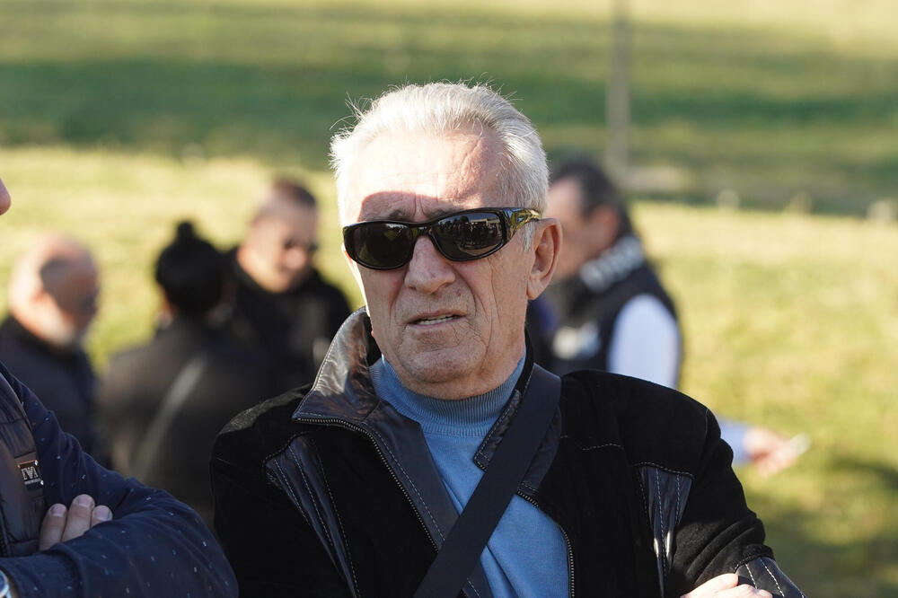 Šalterske šlužbenice se krste kada vide kolika cifra mu leže na račun: Decenijama je radio, a penzija mu je ovoliko