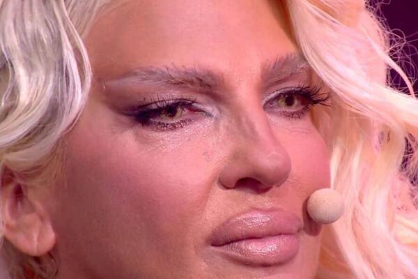 NAKON ŠTO SU UHVAĆENI NA VEČERI, OTKRIVENA ISTINA O KARLEUŠINOM OCU! Pred milionima je IZGOVORILA ovo o Draganu