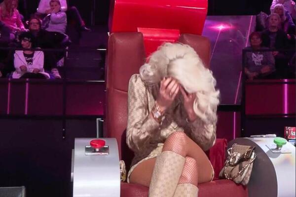 NA ADRESU JELENE KARLEUŠE STIGLA NEVIĐENA STVAR! Ovakvo nešto NIKO NIKAD NIJE DOBIO - Duško ima da doživi fras