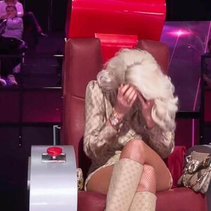 NA ADRESU JELENE KARLEUŠE STIGLA PAPRENA STVAR! Ovakvo nešto NIKO NIKAD NIJE DOBIO - Duško ima da doživi fras