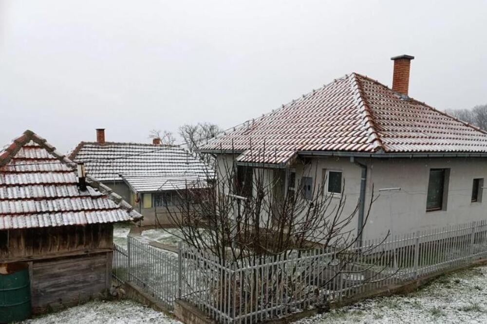 Dve kuće na 3 kilometara od centra, 50 ari placa i to nije sve: Slobodan prodaje imanje za neverovatne pare