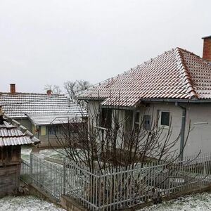 Dve kuće na 3 kilometara od centra, 50 ari placa i to nije sve: Slobodan prodaje imanje za neverovatne pare