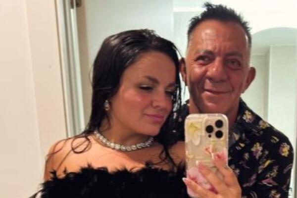 DEKI (68) NE TREBA APOTEKA! Intimna sa 43 godine STARIJIM, kaže da "ima ono nešto" - ISPRED MATIČNE SLUŽBE SU SE...