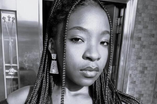 "POKUŠALI DA JE STABILIZUJU, NIJE MOGLA DA GOVORI": Pevačica (26) UMRLA posle SMRTONOSNOG UJEDA!