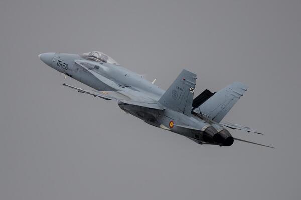 ALARMANTNO STANJE NA ŠPANSKOM NEBU: Borbeni avioni presreli ruskog lovca sa neobičnim ORUŽJEM! NATO U PANICI!