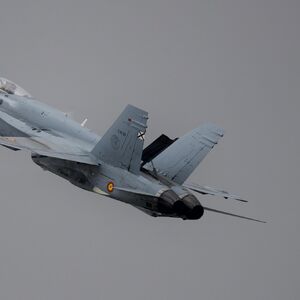 ALARMANTNO STANJE NA ŠPANSKOM NEBU: Borbeni avioni presreli ruskog lovca sa neobičnim ORUŽJEM! NATO U PANICI!