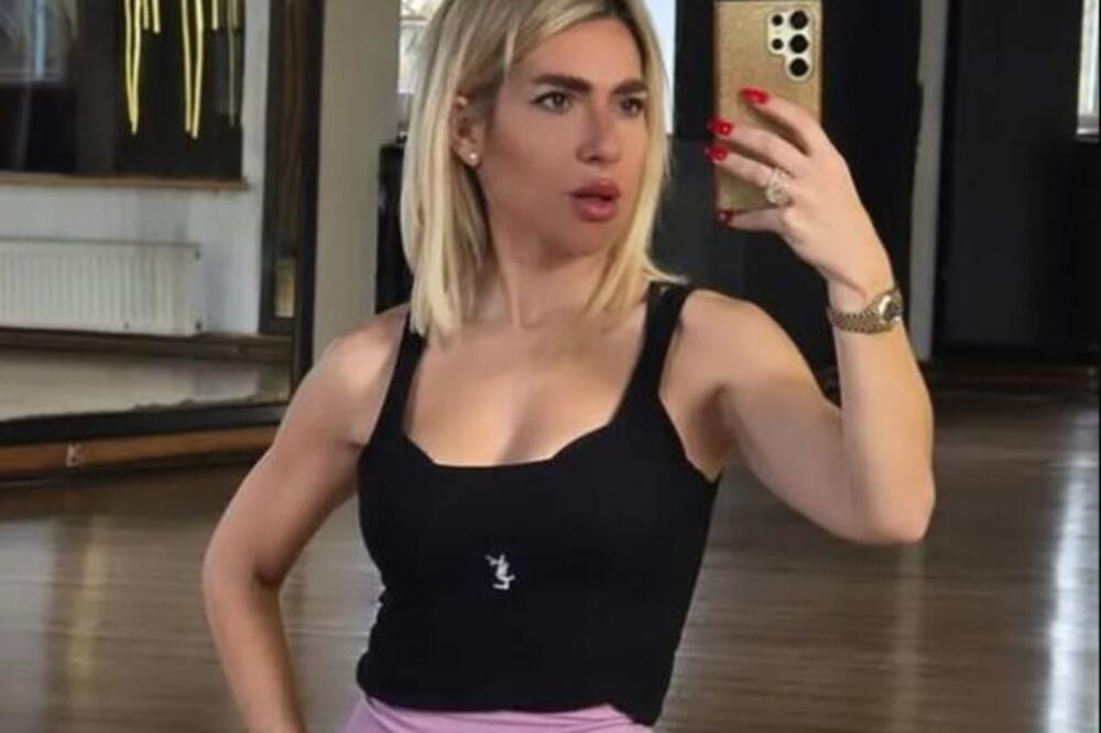 POKAZALA BEBU! JOVANA JEREMIĆ KLEKNULA I SLIKALA STOMAK, NACIJA ŠOKIRANA ONIM ŠTO VIDI - zar je moguće?