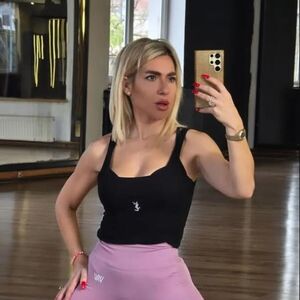 POKAZALA BEBU! STOMAK JOVANE JEREMIĆ U PRVOM PLANU, voditeljka se IZLANULA i šokirala naciju