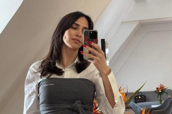 LJUDI NE ZNAJU GDE PRE DA GLEDAJU, A DOMAĆICE JOJ ZAVIDE: Ovakvu kuhinju ima samo ona, za ovo je dala bogatstvo