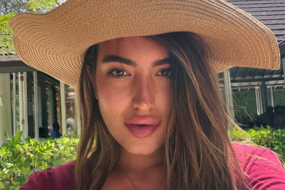 IVANA OSUNČALA JAKE OBLINE: Oni sa slabim srcem bolje da ne ulaze, ovakva boginja jednom se viđa, alal joj vera