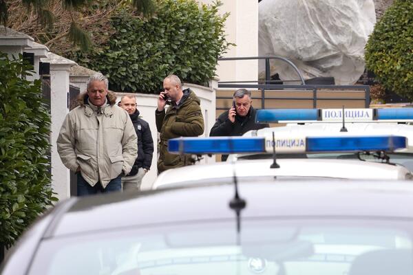 OTKRIVENO ŠTA JE UNIŠTENO NA ČOLINOJ KUĆI: Haos na Dedinju se ne stišava, policija je i dalje na terenu