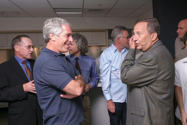 "MARKIRAŠ DEVOJČICU KOJA JE RANJIVA, PA JE VRBUJEŠ!" Ovako je Epstajn sa poznatim prijateljima razradio jezivu šemu