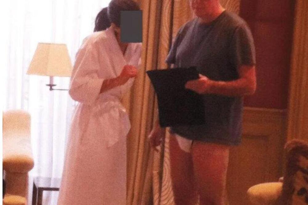 PROCURILA FOTOGRAFIJA EVROPSKOG MOĆNIKA U GAĆAMA Novi šok u Epstajnovim fajlovima: Tvrdi da se ne seća ŠTA JE RADIO