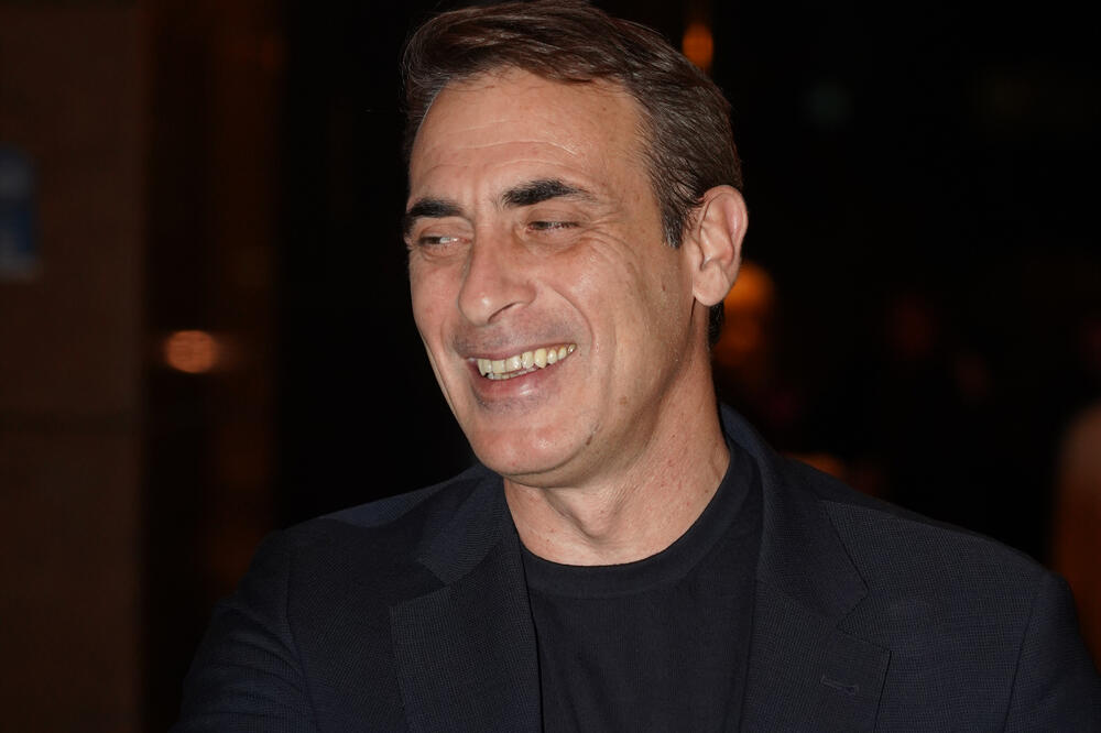 SLAVKU POLA ZEMLJE ZAVIDI ZBOG OVE LEPOTICE: Plavuša lepotom zasenila baš sve, izgleda ko PRAVA BOGINJA