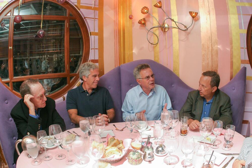 ISPLIVALA ŠOKANTNA PREPISKA BORISA NIKOLIĆA SA PEDOFILOM Monstruozno su iskoristili devojku: "EPSTAJN POLUDI KAD.."