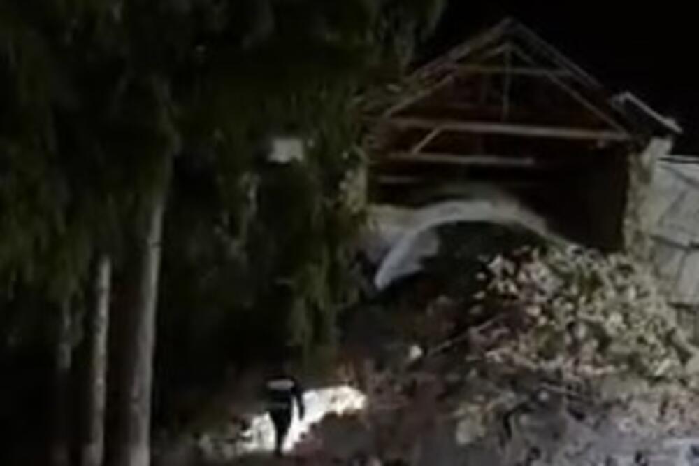 SRUŠIO SE TORANJ CRKVE STAR POLA MILENIJUMA: Povređena policajka, pričinjena OGROMNA ŠTETA (VIDEO)